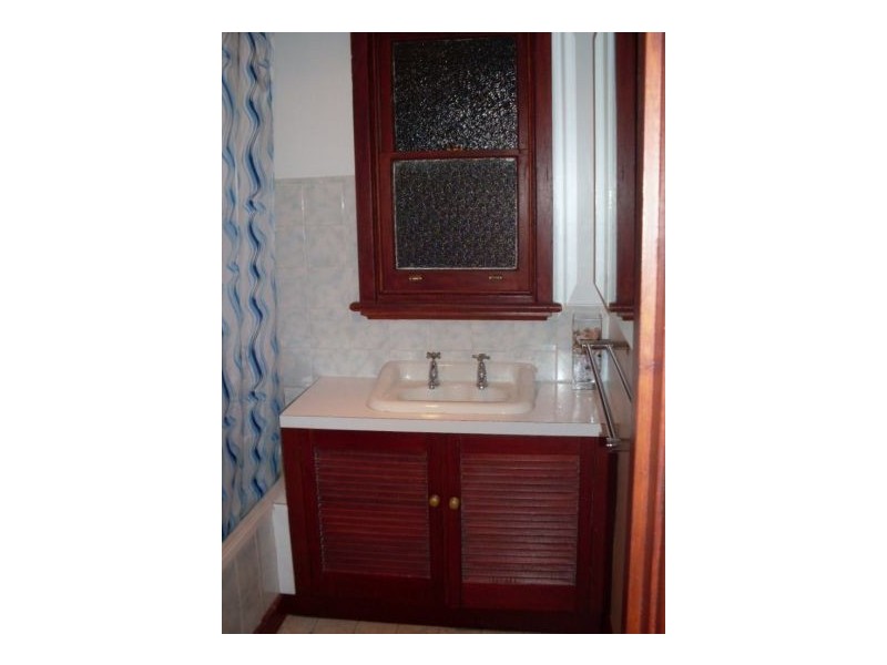 8 Cross Street, Midway Point TAS 7171