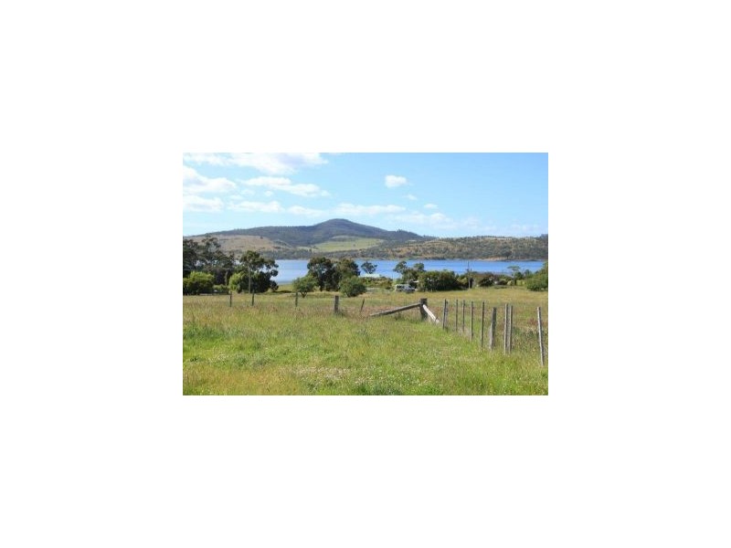8 Arthur Highway, Dunalley TAS 7177