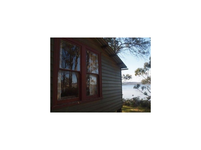 335 Bay Rd, Boomer Bay TAS 7177