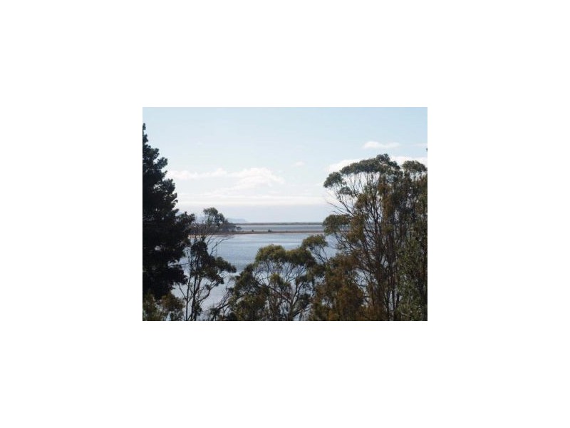 335 Bay Rd, Boomer Bay TAS 7177