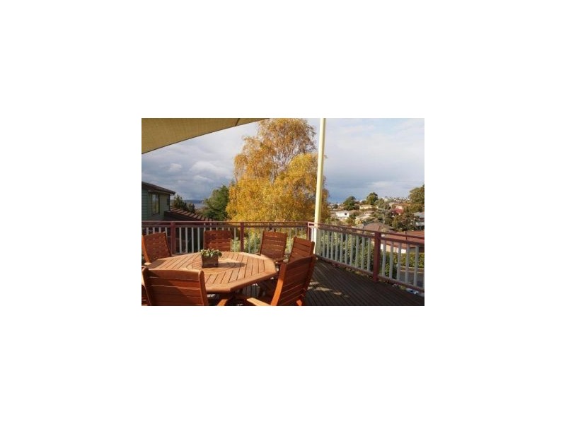24 Calder Crescent, Blackmans Bay TAS 7052
