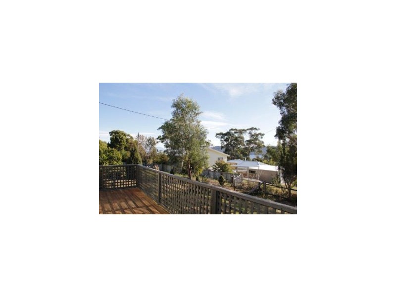 51  Free St, White Beach TAS 7184