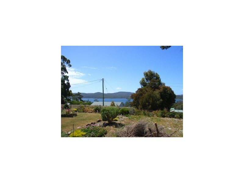 19 Free St, White Beach TAS 7184