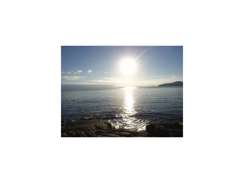 White Beach TAS 7184