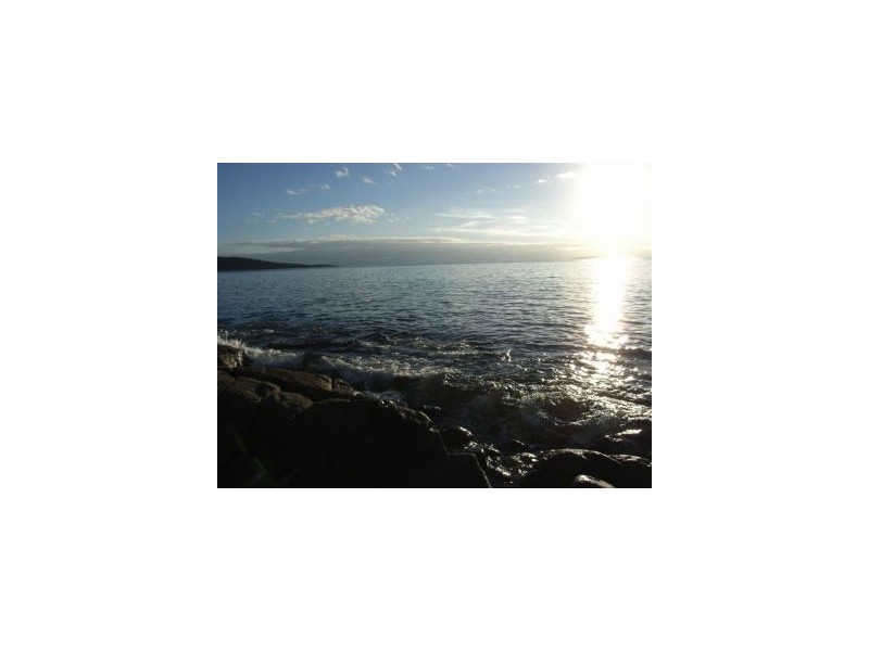 White Beach TAS 7184