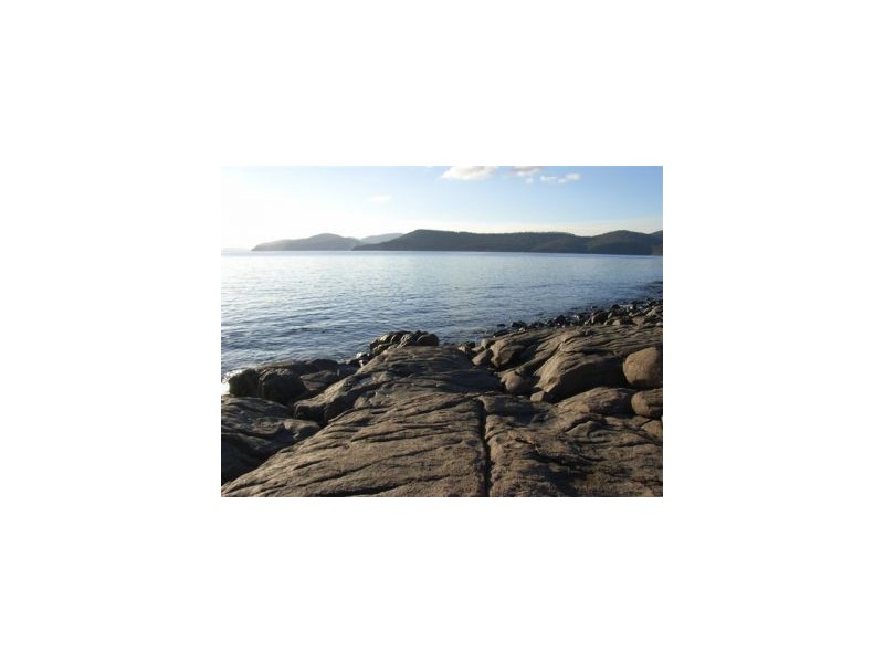 White Beach TAS 7184