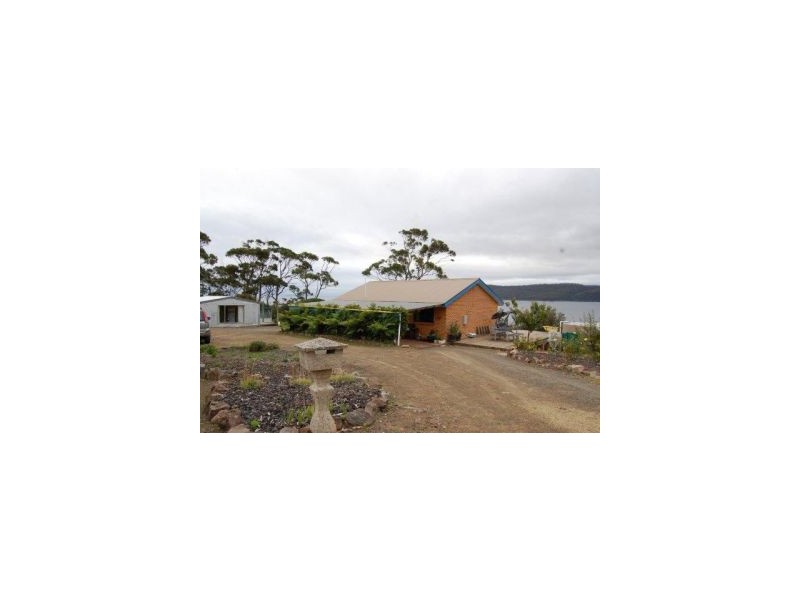 White Beach TAS 7184