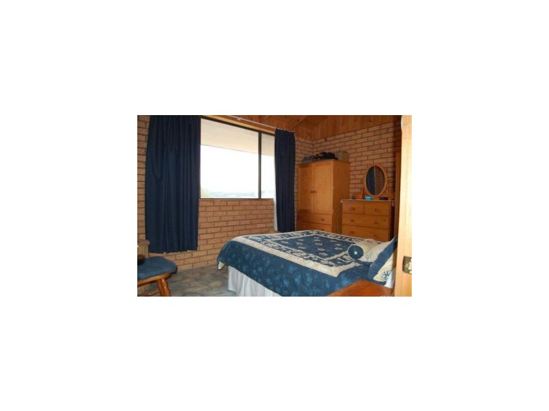 White Beach TAS 7184