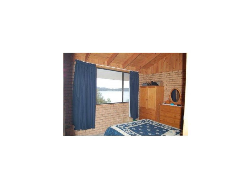 White Beach TAS 7184