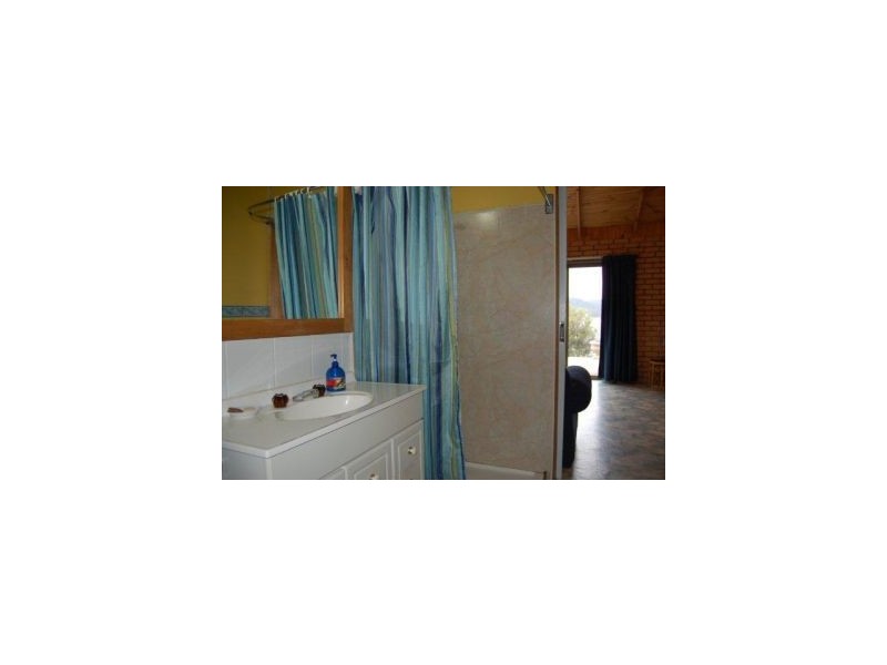 White Beach TAS 7184