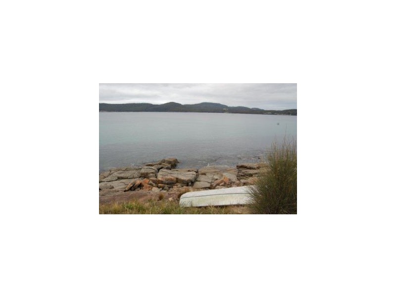 White Beach TAS 7184