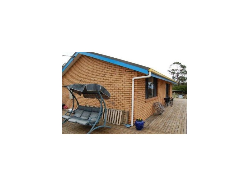 White Beach TAS 7184