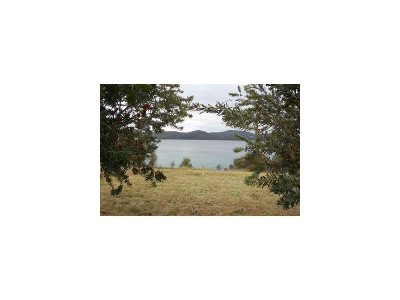 White Beach TAS 7184