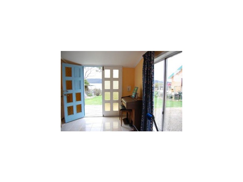 White Beach TAS 7184