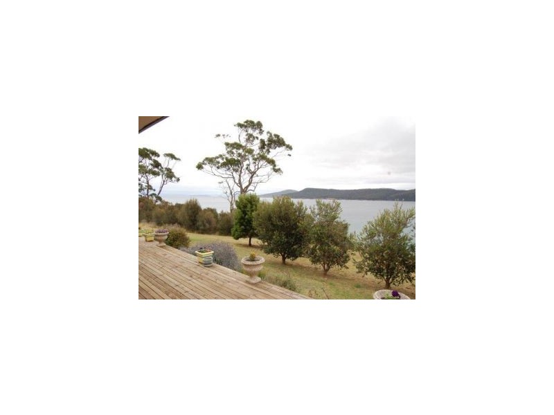 White Beach TAS 7184