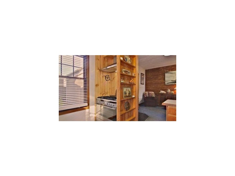 8 Esplanade, Dunalley TAS 7177