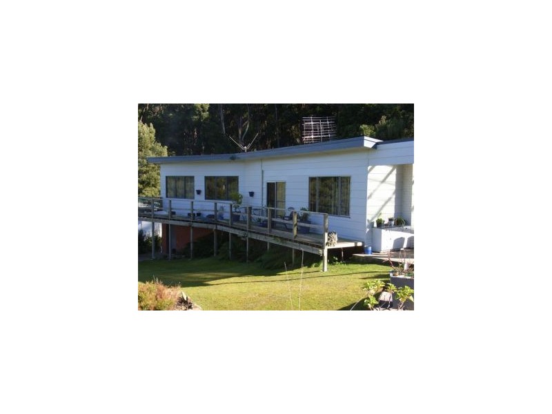 335 Pirates Bay Dr, Eaglehawk Neck TAS 7179