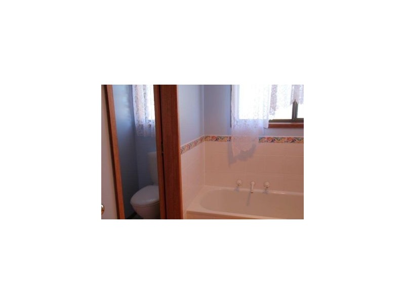 33 Raynors Rd, Midway Point TAS 7171