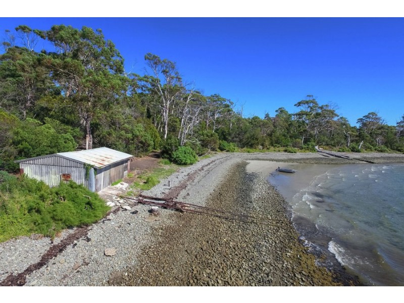 Sloping Main TAS 7186