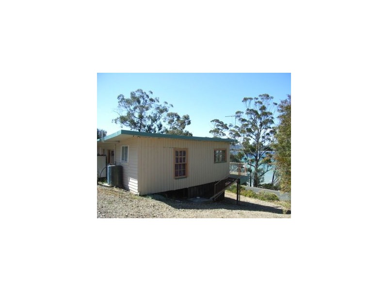 White Beach TAS 7184