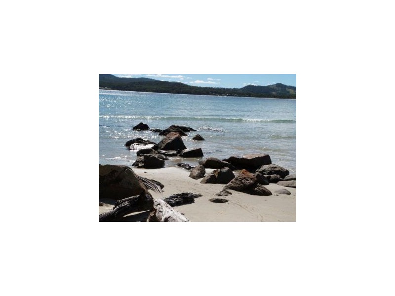White Beach TAS 7184