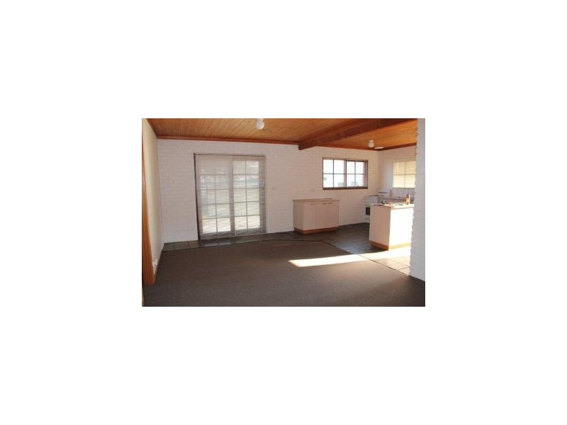 8 Oak Street, Primrose Sands TAS 7173