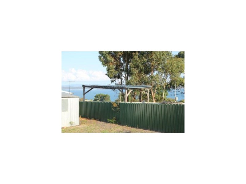 8 Oak Street, Primrose Sands TAS 7173