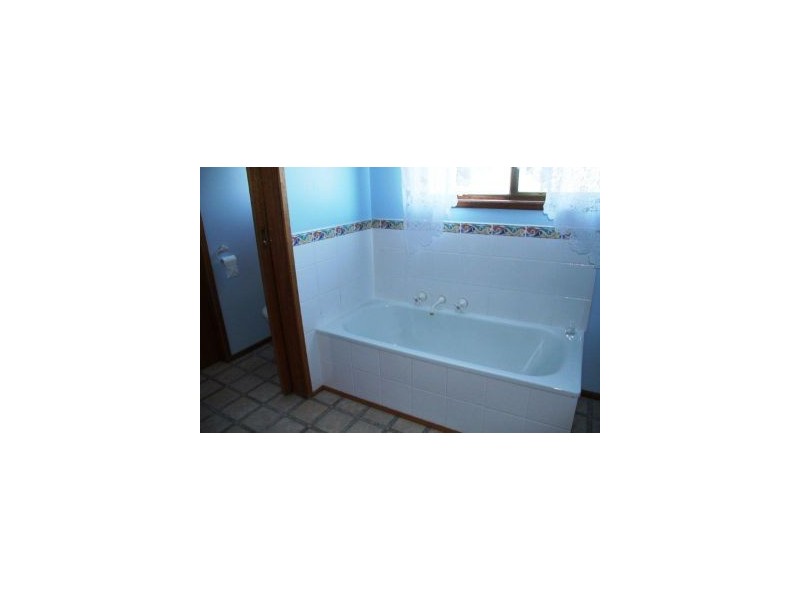 33 Raynors Road, Midway Point TAS 7171