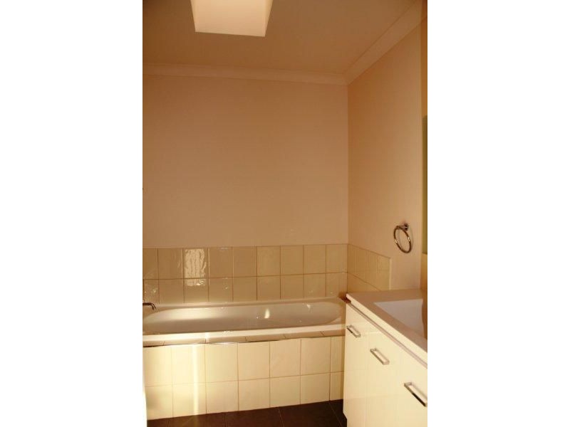 2/8 Higson Street, Midway Point TAS 7171