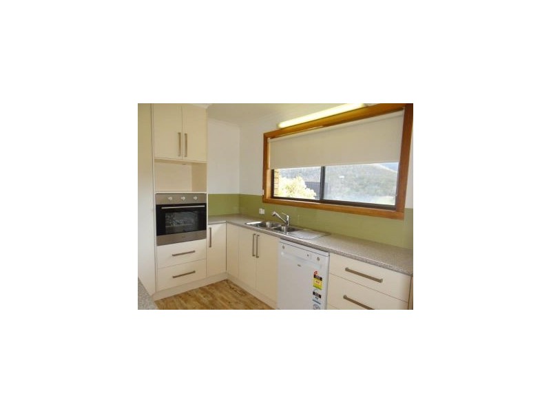 50 Susan Parade, Lenah Valley TAS 7008