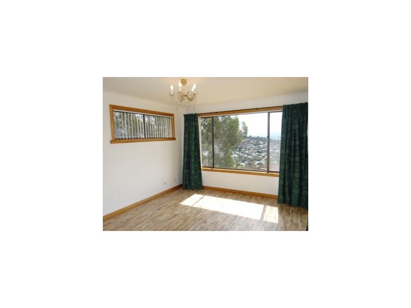 50 Susan Parade, Lenah Valley TAS 7008