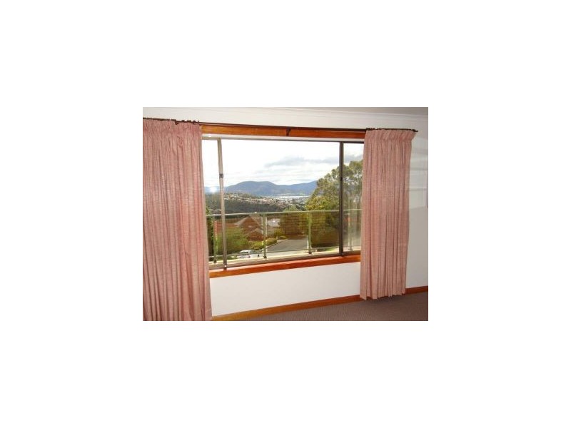 50 Susan Parade, Lenah Valley TAS 7008