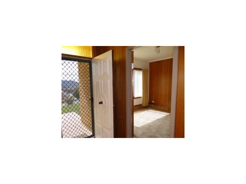 50 Susan Parade, Lenah Valley TAS 7008