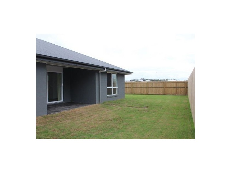 9 Williamtown Court, Rural View QLD 4740