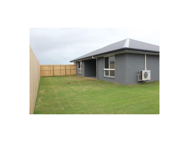 9 Williamtown Court, Rural View QLD 4740