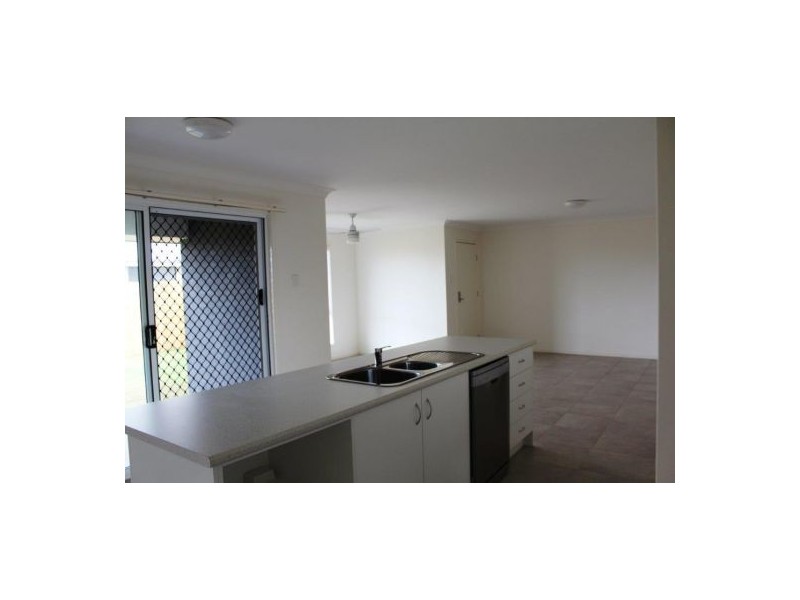 9 Williamtown Court, Rural View QLD 4740