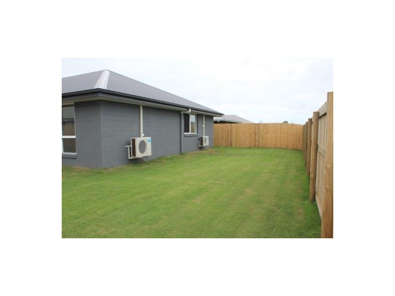 9 Williamtown Court, Rural View QLD 4740