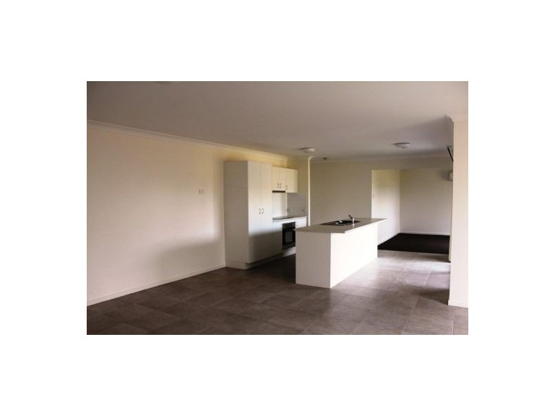 9 Williamtown Court, Rural View QLD 4740