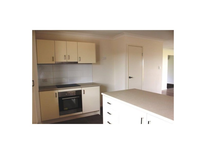 13 Williamtown Court, Rural View QLD 4740