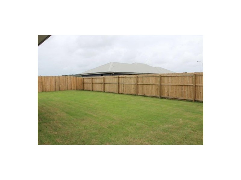 13 Williamtown Court, Rural View QLD 4740