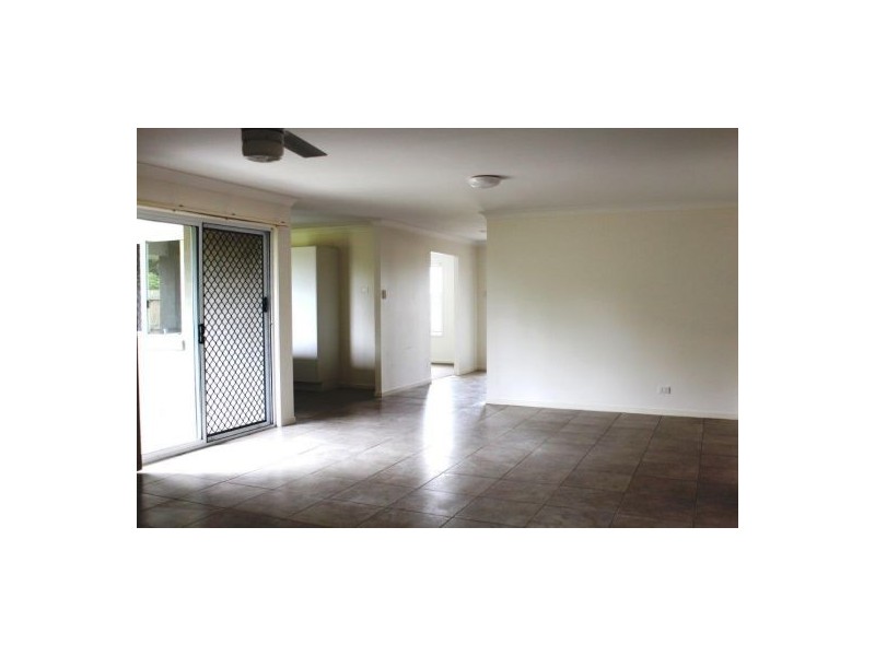 11 Williamtown Court, Rural View QLD 4740