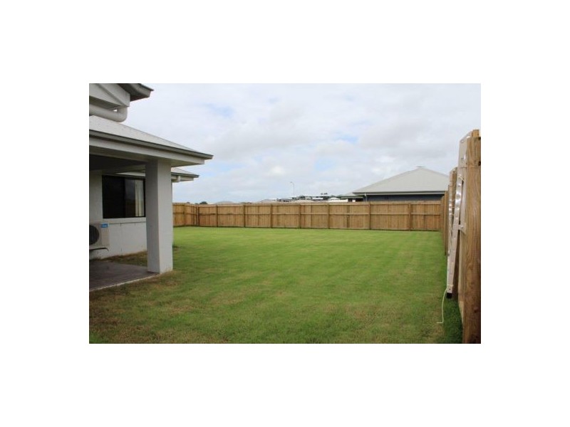 11 Williamtown Court, Rural View QLD 4740