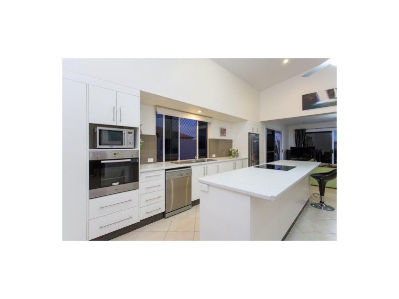 27 Kinghorn Street, Eimeo QLD 4740