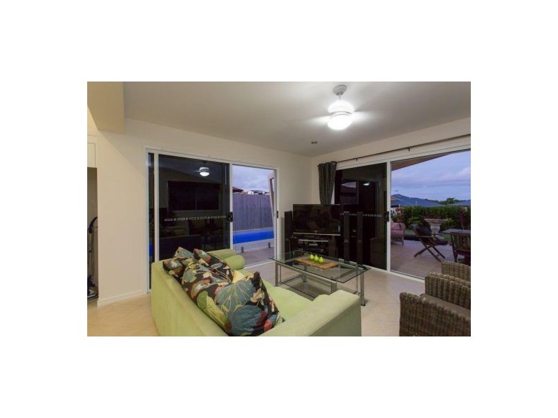 27 Kinghorn Street, Eimeo QLD 4740