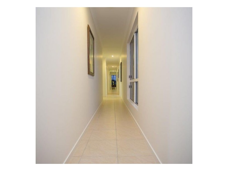 27 Kinghorn Street, Eimeo QLD 4740