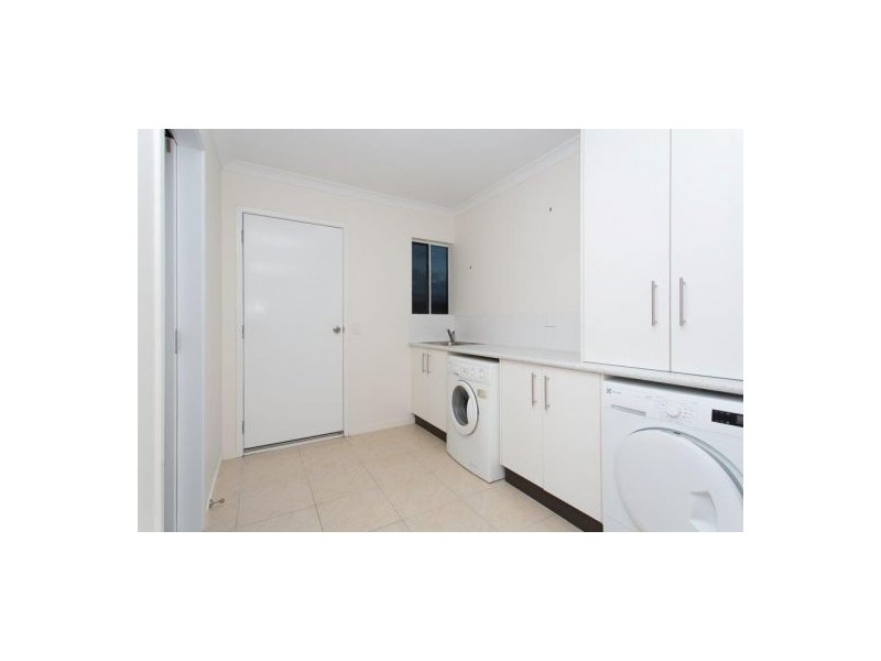 27 Kinghorn Street, Eimeo QLD 4740