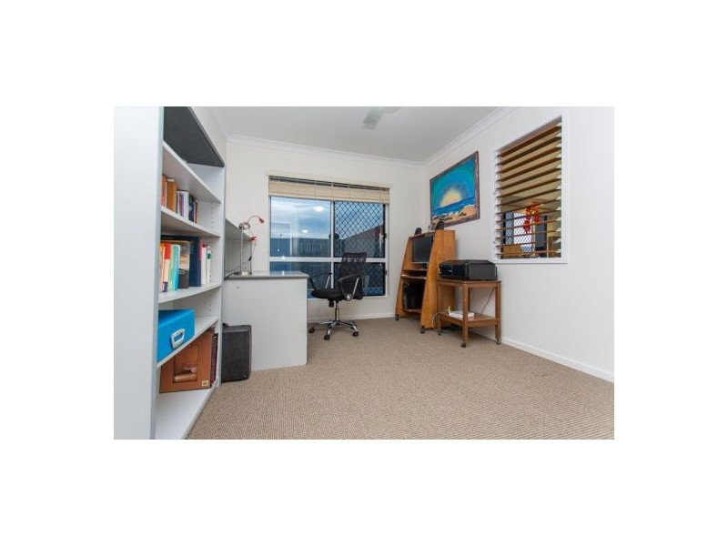 27 Kinghorn Street, Eimeo QLD 4740