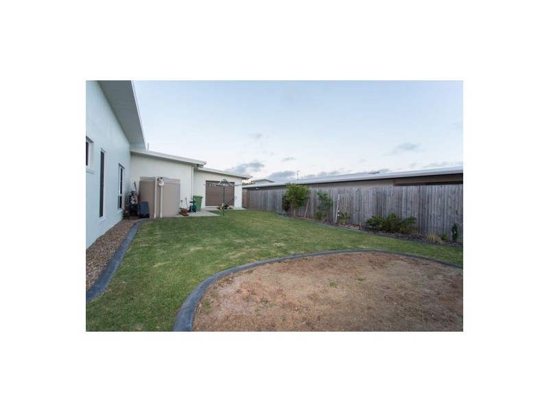 27 Kinghorn Street, Eimeo QLD 4740