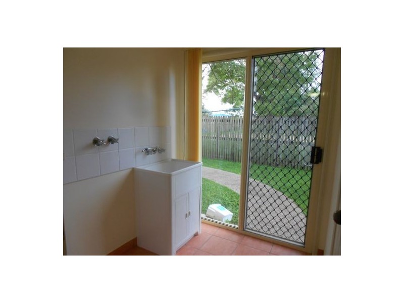 2/70 Holland Street, West Mackay QLD 4740