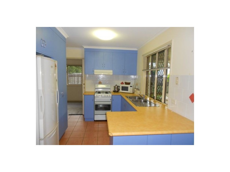 2/70 Holland Street, West Mackay QLD 4740